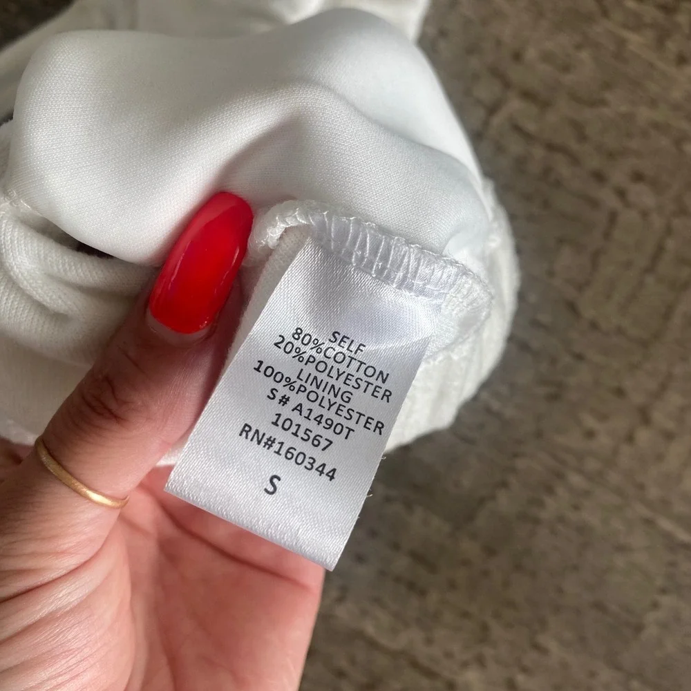 N/A women white